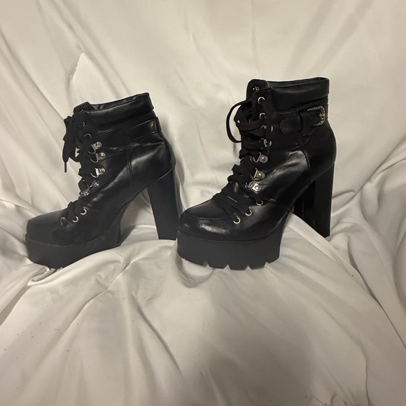 Black Platform Lace-Up Ankle Boots - Women - Picture 5 of 5